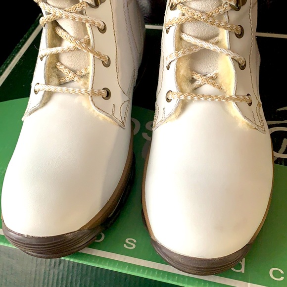 Brand New in Box White/Cream Tall winter Combat Boots - Picture 5 of 12